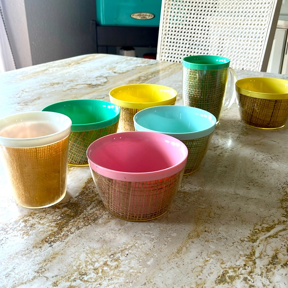 Mid Century thermo temp Vintage Plastic Mugs and bowls.